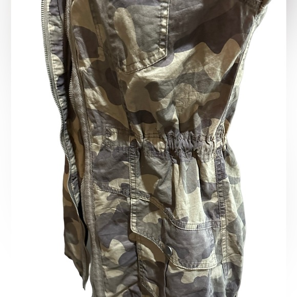 Jade & Ivory Camo lightweight jacket sleeves are embroidered with flowers medium - Picture 15 of 15